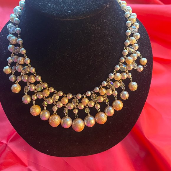 Beautiful vintage short necklace with pearls and crystals. - Picture 2 of 3